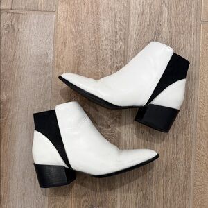 Chinese Laundry Finn Ankle White Black Colorblock Pointed Toes Boots Size 6